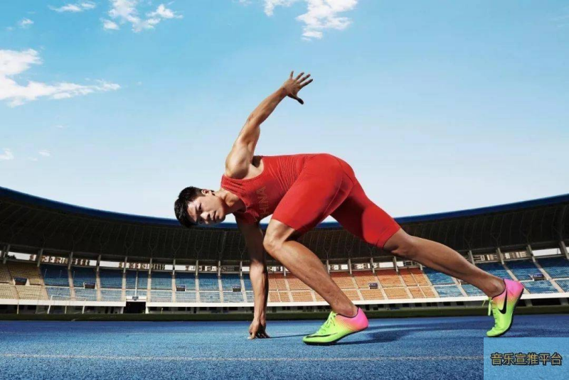 为什么球员喜欢把球抛给看台球迷