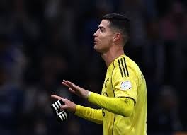 瑞奇·韩德森在滑垒时采用“头部领先”姿势，尽管危险但极具速度优势