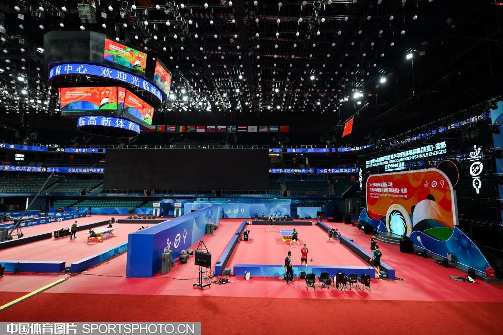 [游泳]张雨霏轻松晋级女子100蝶泳决赛